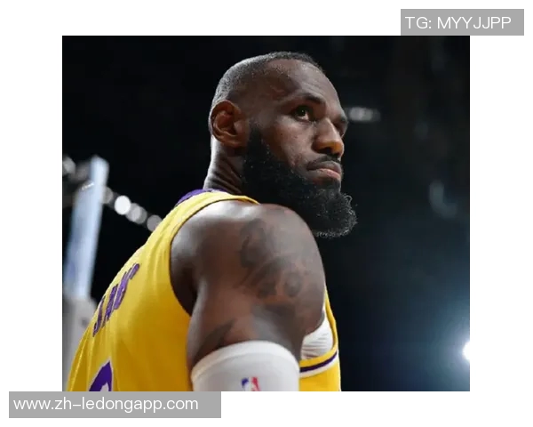 詹姆斯三分命中数达2561创历史新高距离克莱仅一步之遥 詹姆斯三分命中数达2561创历史新高距离克莱仅一步之遥