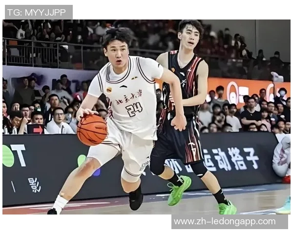 管子煜突破防守连过两人上篮被文班帽封盖精彩瞬间回顾